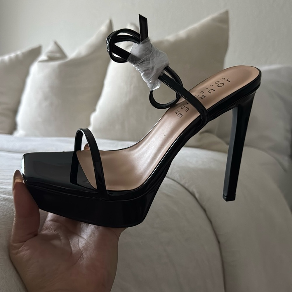 Journee Collection Telilah black platform heels